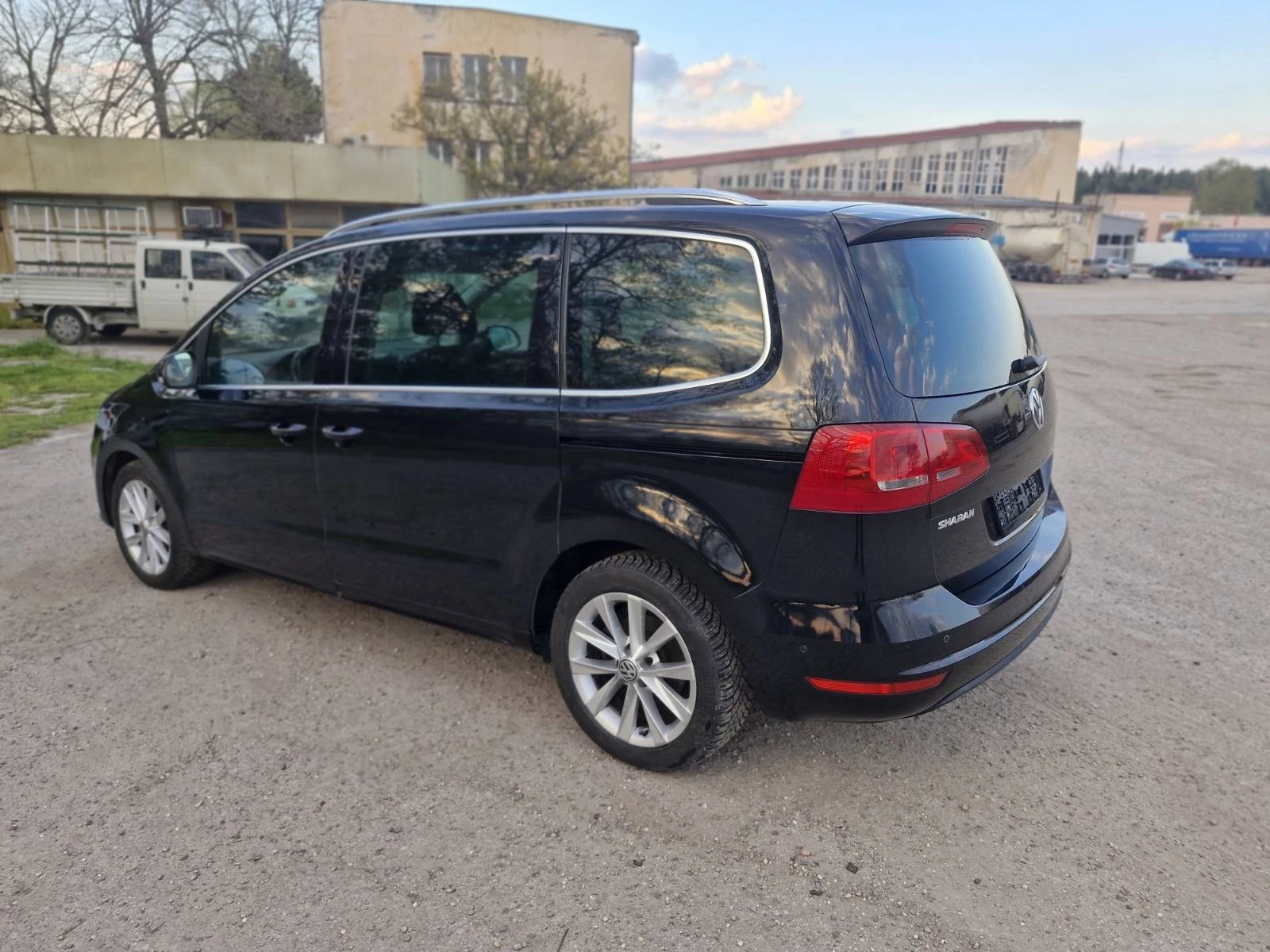 VW Sharan 2.0 TDI 7 МЕСТЕН , снимка 6 - Автомобили и джипове - 54455419