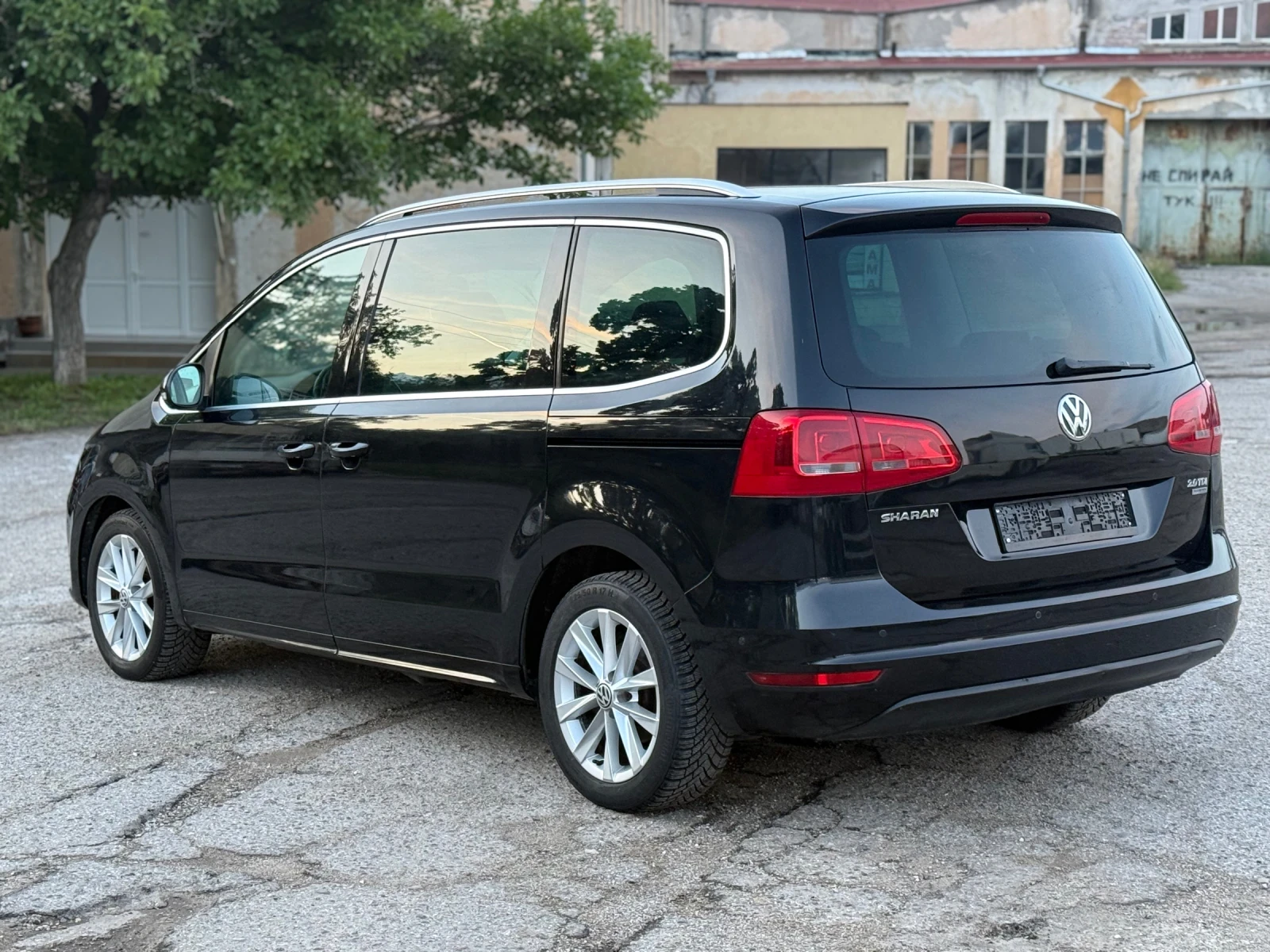 VW Sharan 2.0 TDI 7 МЕСТЕН , снимка 7 - Автомобили и джипове - 54455419