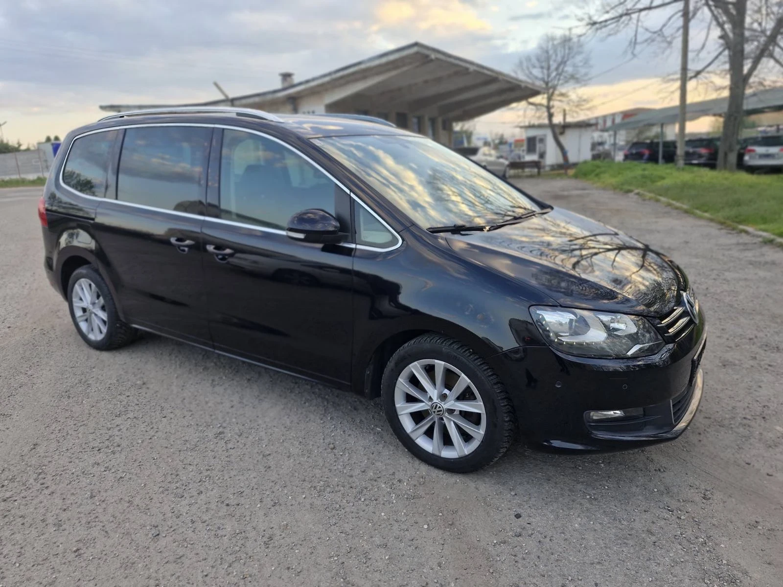 VW Sharan 2.0 TDI 7 МЕСТЕН , снимка 2 - Автомобили и джипове - 54455419