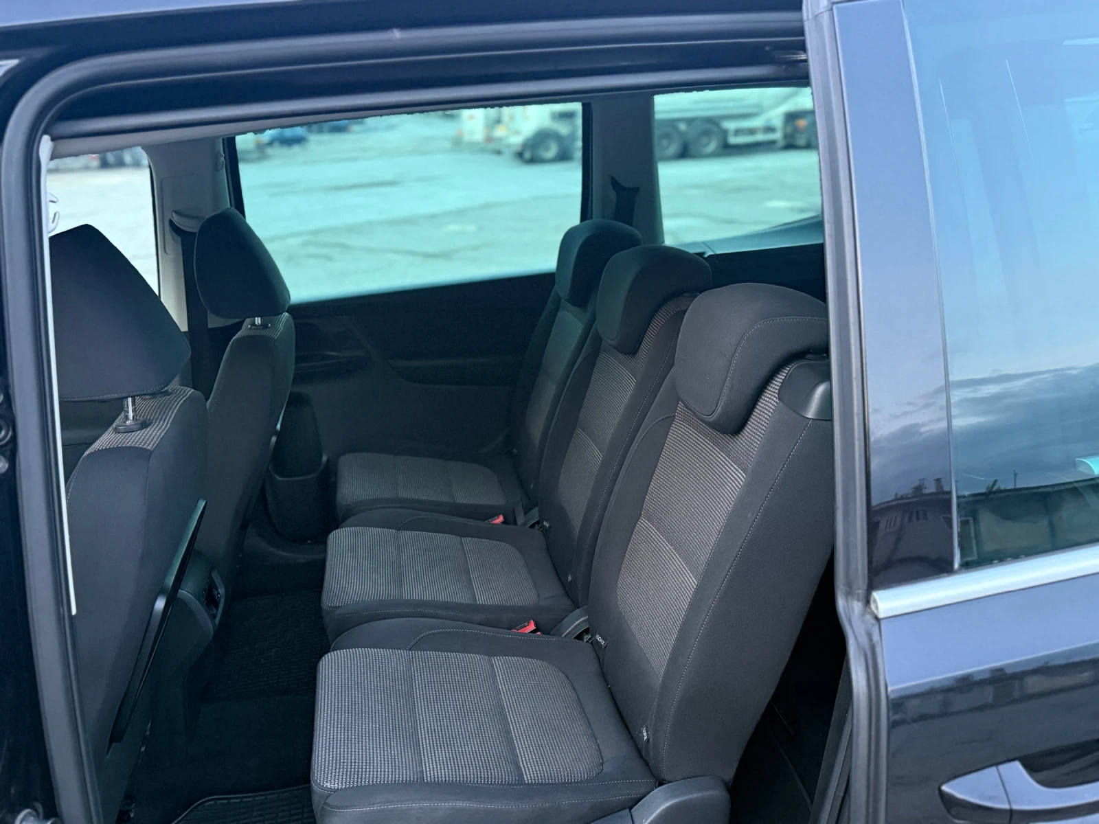 VW Sharan 2.0 TDI 7 МЕСТЕН , снимка 13 - Автомобили и джипове - 54455419
