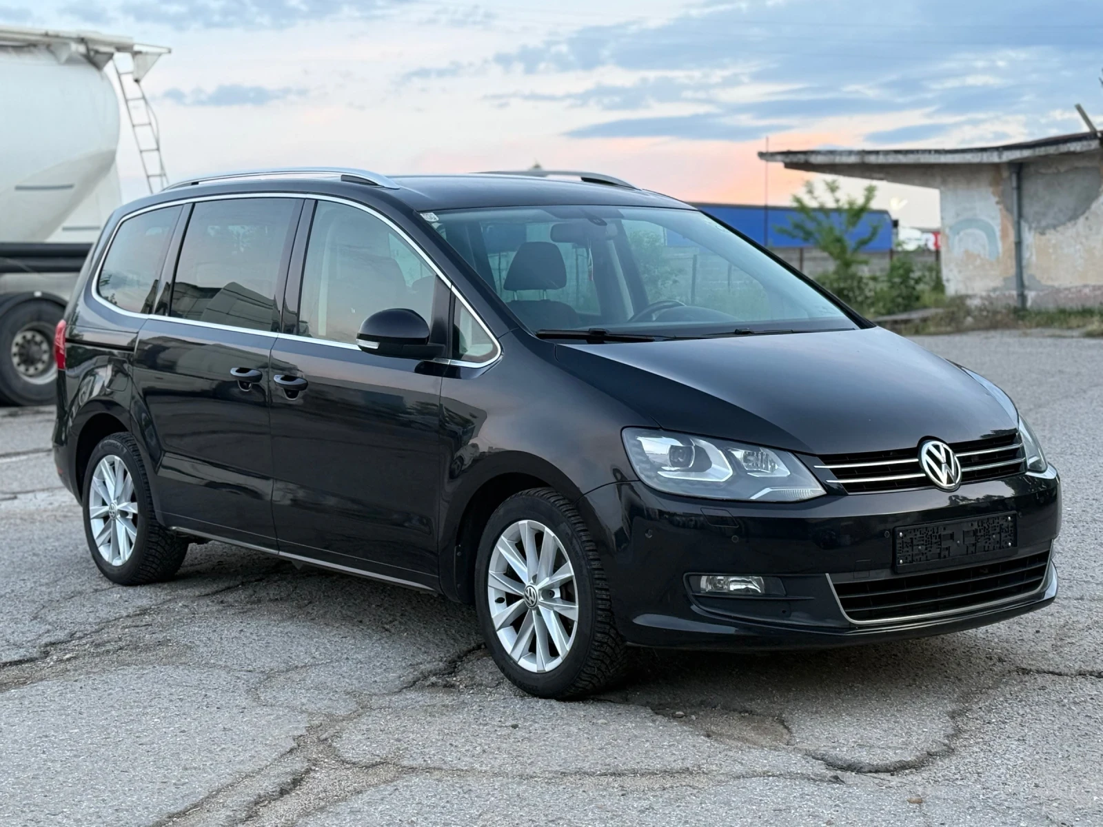 VW Sharan 2.0 TDI 7 МЕСТЕН , снимка 3 - Автомобили и джипове - 54455419