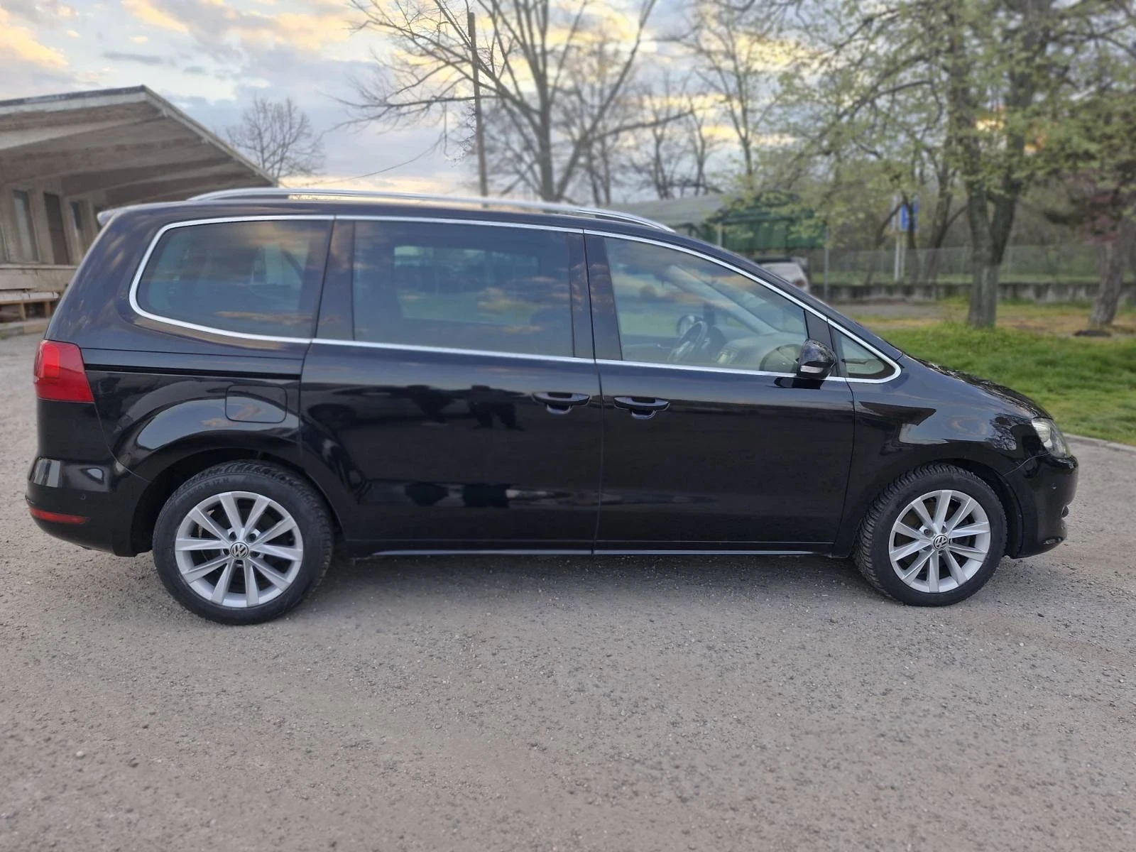 VW Sharan 2.0 TDI 7 МЕСТЕН , снимка 3 - Автомобили и джипове - 54455419