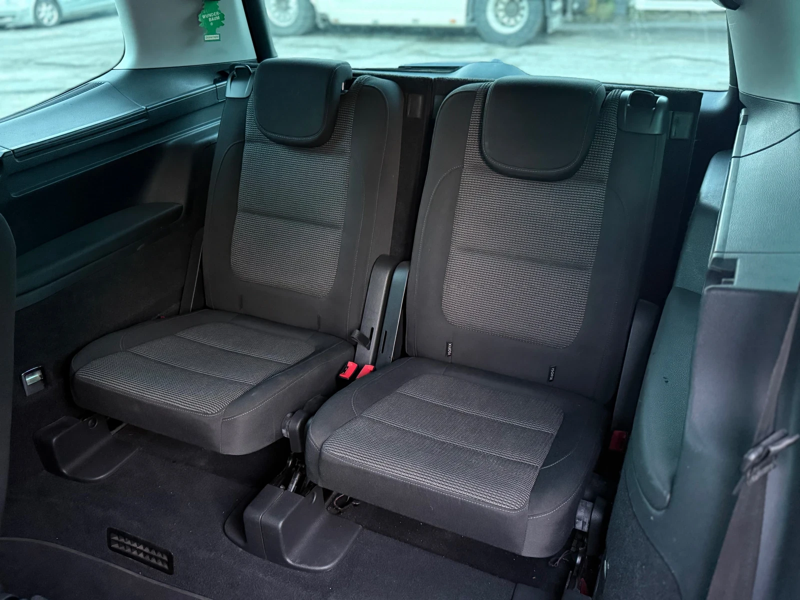 VW Sharan 2.0 TDI 7 МЕСТЕН , снимка 14 - Автомобили и джипове - 54455419