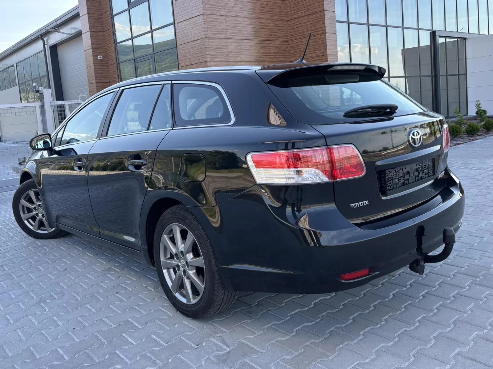 Toyota Avensis 2.0D4d/126кс/FACELiFT/Навигация/Камера/Климатроник, снимка 5 - Автомобили и джипове - 54874876