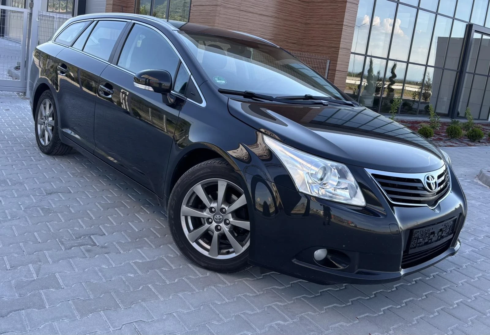 Toyota Avensis 2.0D4d/126кс/FACELiFT/Навигация/Камера/Климатроник, снимка 2 - Автомобили и джипове - 54874876