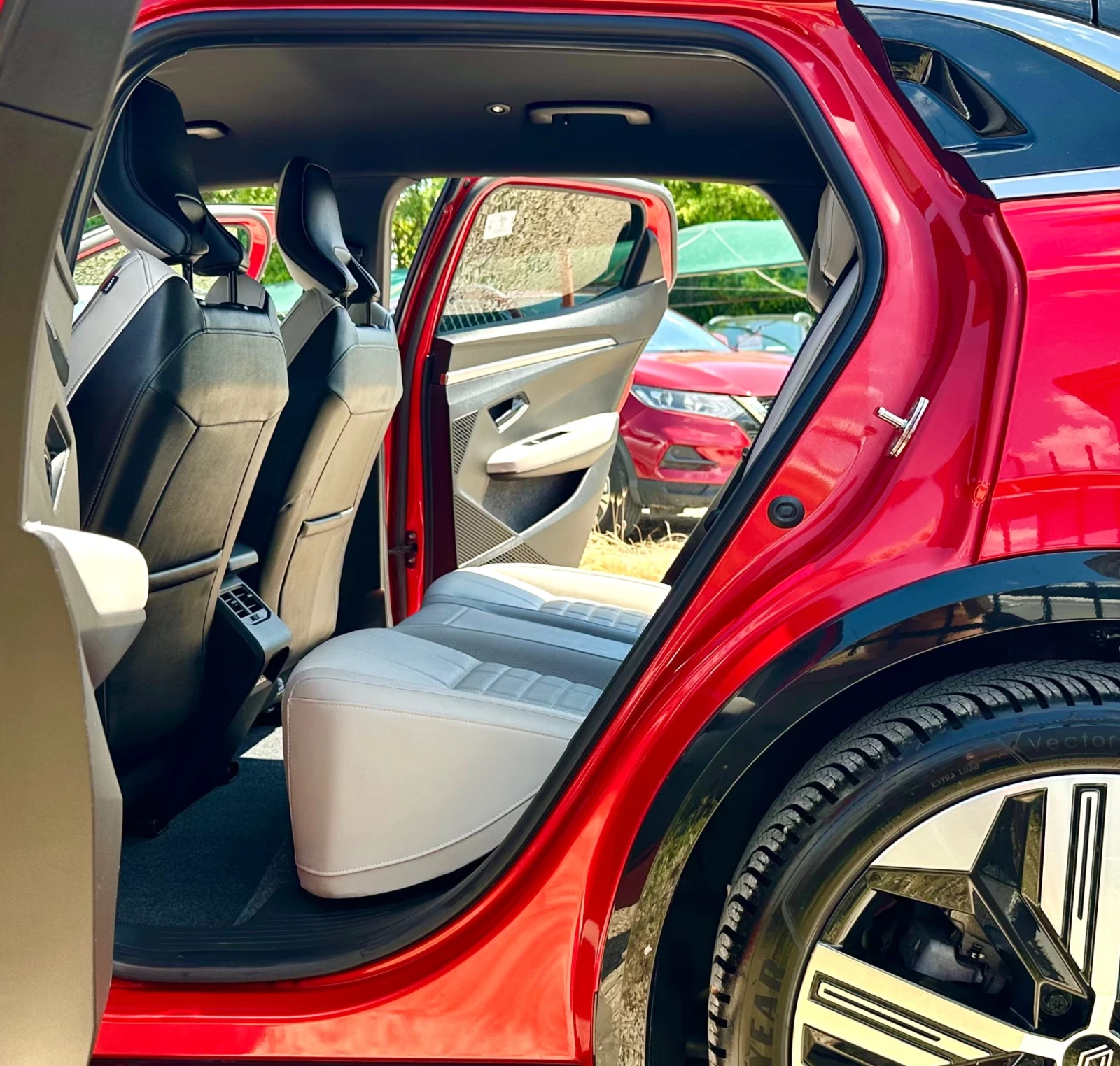 Renault Megane E-Tech EV60 60Kwh Iconic �������� SOH 95, 2% | Mobile.bg � ����������� 12