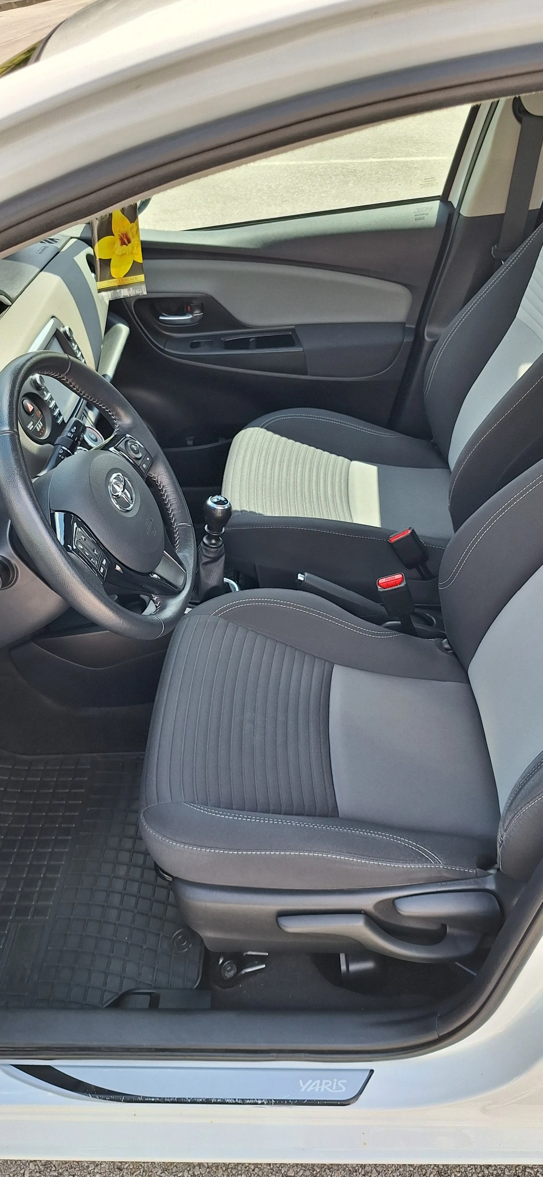 Toyota Yaris 1.5 VVT-I, снимка 11 - Автомобили и джипове - 55416742