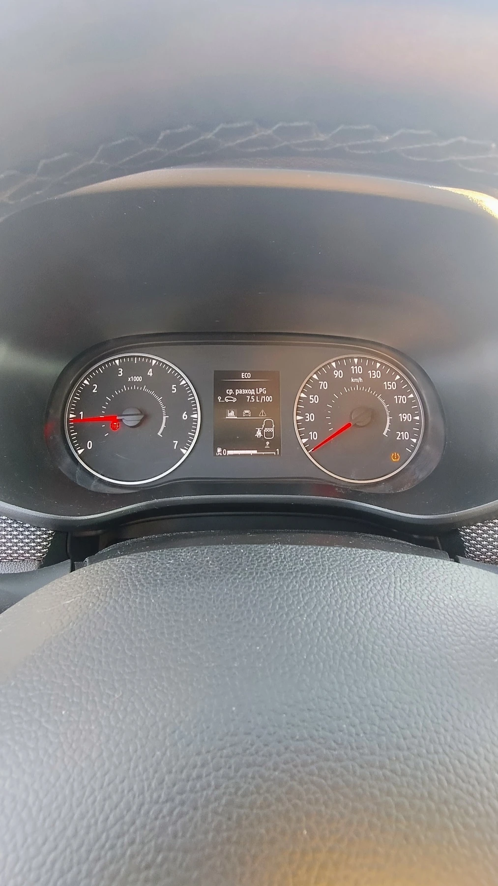 Dacia Logan, снимка 15 - Автомобили и джипове - 55683367