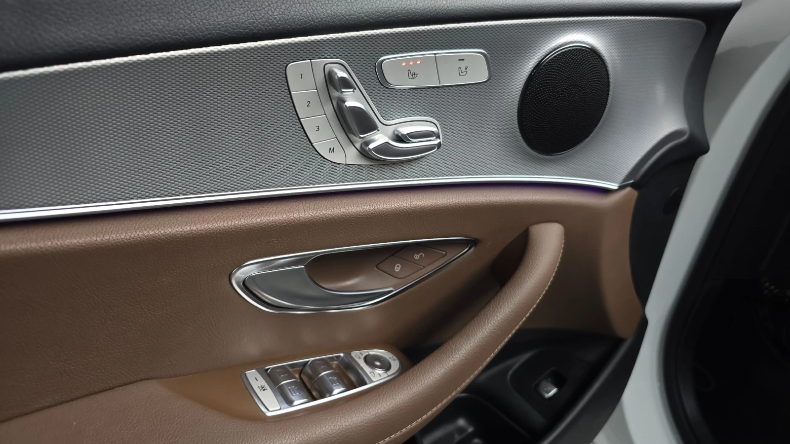 Mercedes-Benz C 300 Avantgarde, снимка 8 - Автомобили и джипове - 55810484