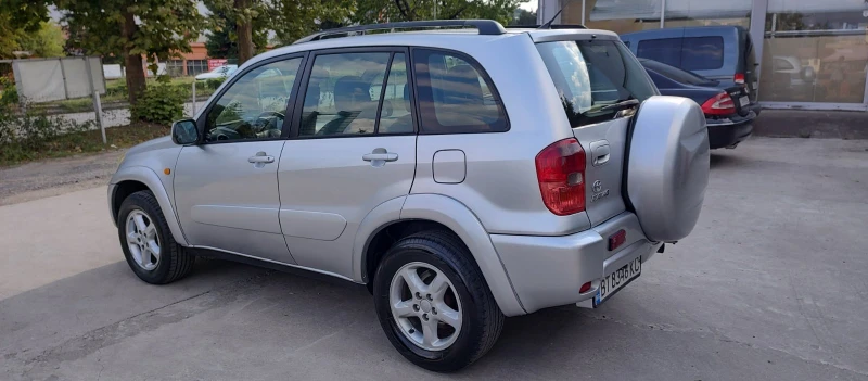 Toyota Rav4 D4D, снимка 4 - Автомобили и джипове - 49493984