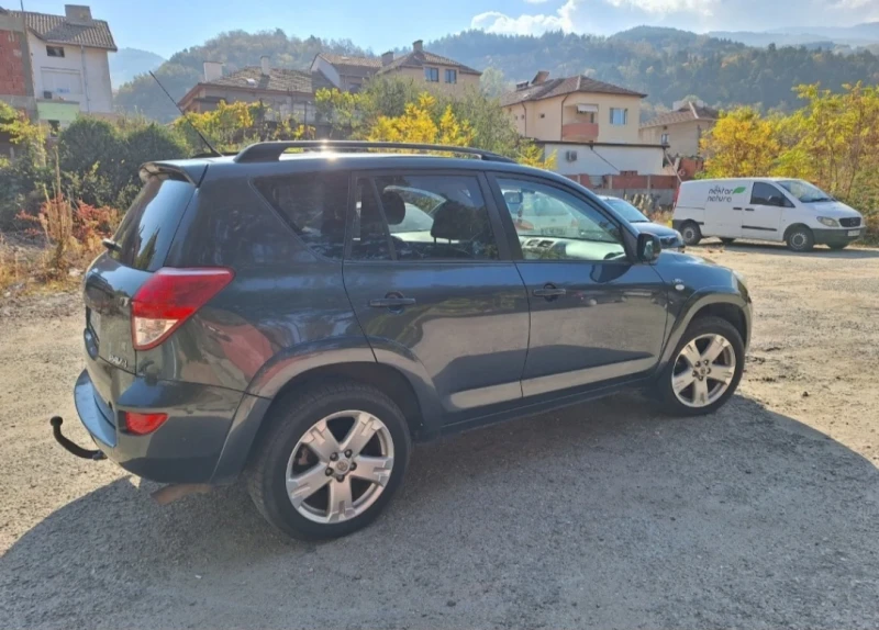 Toyota Rav4 2.2D-CAT, снимка 7 - Автомобили и джипове - 49501144