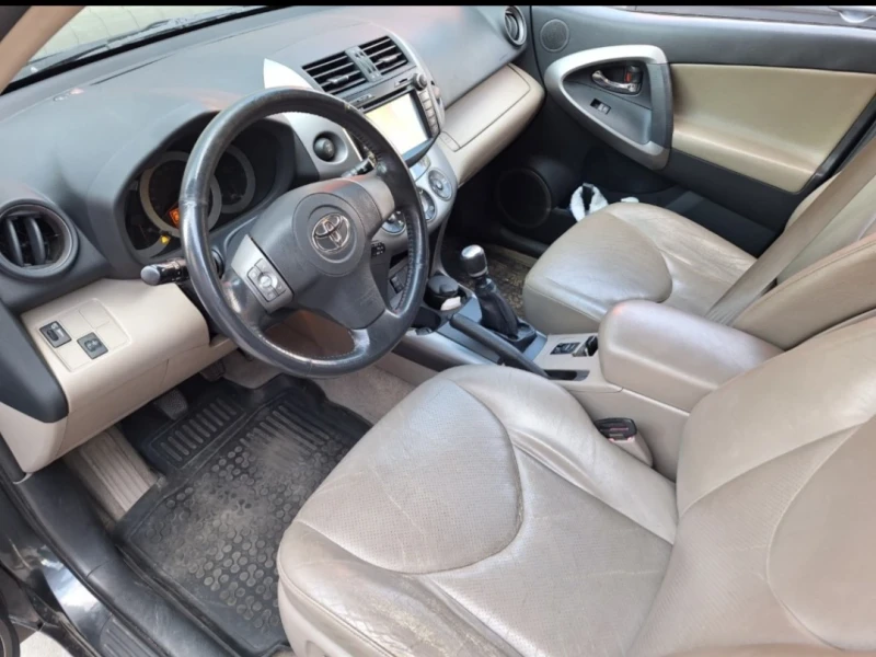 Toyota Rav4 2.2D-CAT, снимка 12 - Автомобили и джипове - 49501144