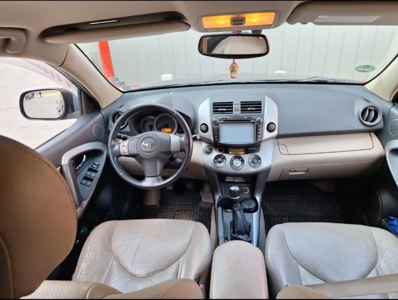 Toyota Rav4 2.2D-CAT, снимка 14 - Автомобили и джипове - 49501144