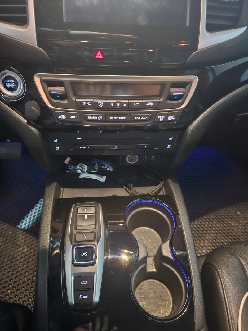 Honda Pilot Touring 3.5 V6 AWD, снимка 14 - Автомобили и джипове - 52507747