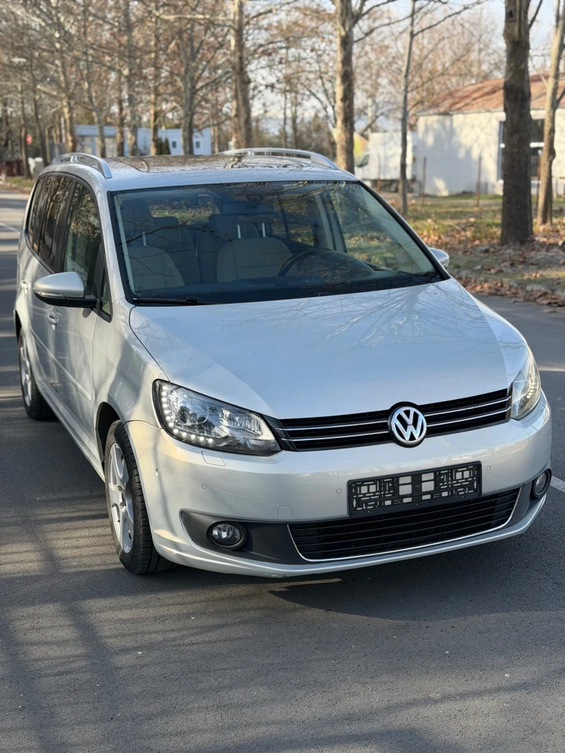 VW Touran 2.0TDi* DSG* Панорама* Парктроници* Подгрев* Нави*, снимка 3 - Автомобили и джипове - 52828921
