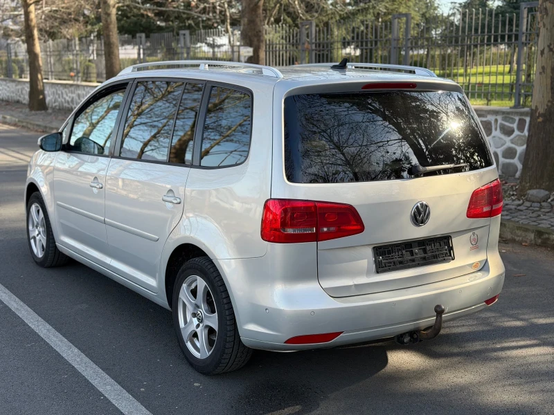 VW Touran 2.0TDi* DSG* Панорама* Парктроници* Подгрев* Нави*, снимка 5 - Автомобили и джипове - 52828921