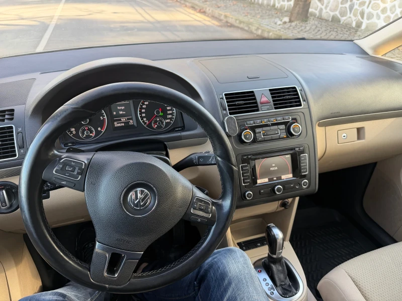 VW Touran 2.0TDi* DSG* Панорама* Парктроници* Подгрев* Нави*, снимка 14 - Автомобили и джипове - 52828921