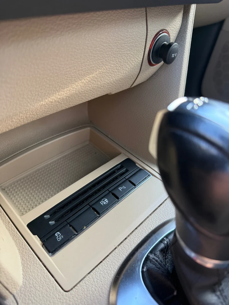 VW Touran 2.0TDi* DSG* Панорама* Парктроници* Подгрев* Нави*, снимка 15 - Автомобили и джипове - 52828921