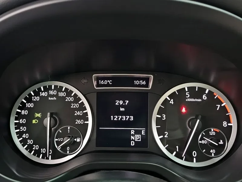 Infiniti Q30 2.0 Бензин, снимка 5 - Автомобили и джипове - 55433900