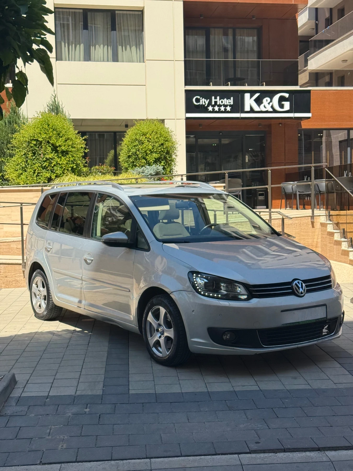 VW Touran 2.0TDi* DSG* Панорама* Парктроници* Подгрев* Нави*