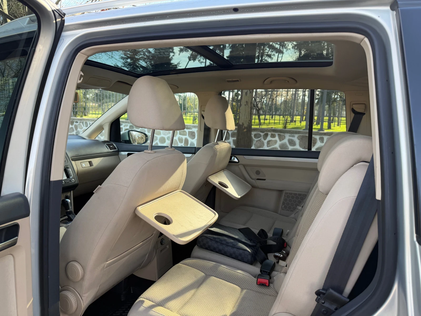 VW Touran 2.0TDi* DSG* Панорама* Парктроници* Подгрев* Нави* - изображение 10