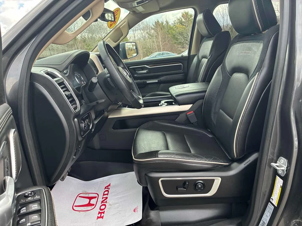 Dodge RAM 1500 * Laramie * ПОДГРЕВ* ОБДУХВАНЕ* KEYLESS* , снимка 5 - Автомобили и джипове - 54312783