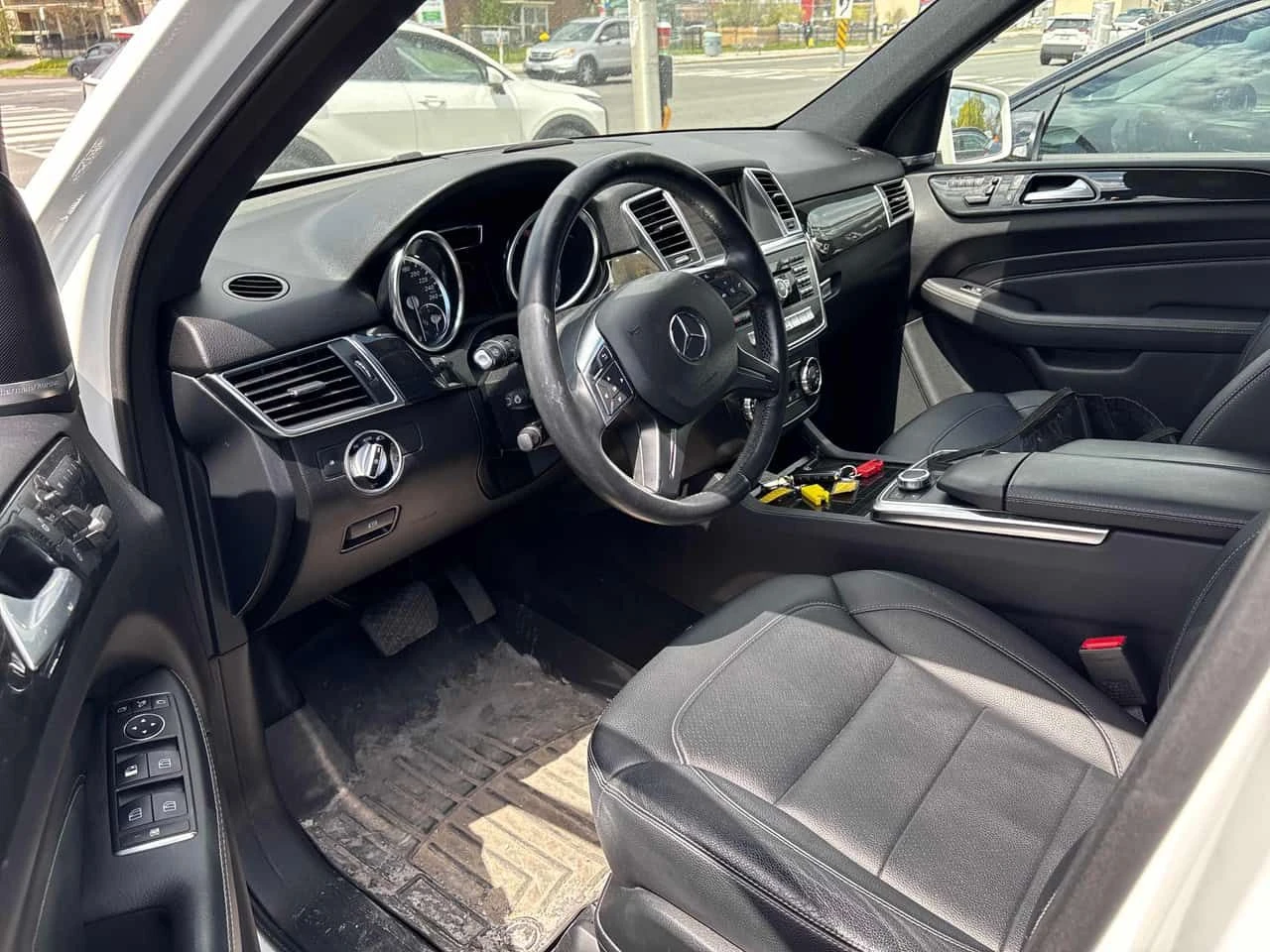 Mercedes-Benz ML 350 * BlueTEC * 360 * ПОДГРЕВИ * ПАМЕТ * KEYLESS, снимка 5 - Автомобили и джипове - 54480343