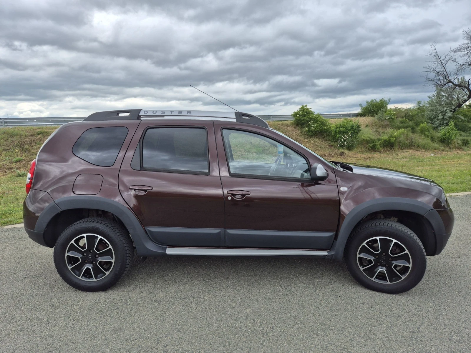 Dacia Duster 1, 2i16V/6sk/4x4/evro6, снимка 3 - Автомобили и джипове - 54653199