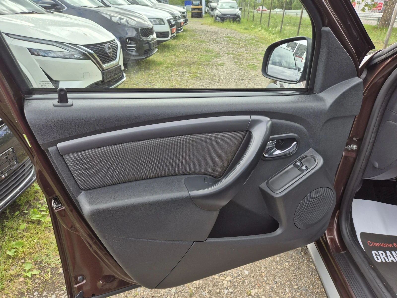 Dacia Duster 1, 2i16V/6sk/4x4/evro6, снимка 10 - Автомобили и джипове - 54653199