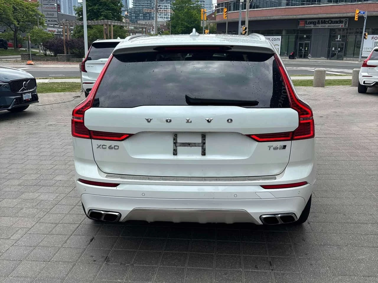Volvo XC60 R Design/CARFAX/360 КАМ/ПОДГРЕВ/ПАНОРАМА, снимка 5 - Автомобили и джипове - 54859941