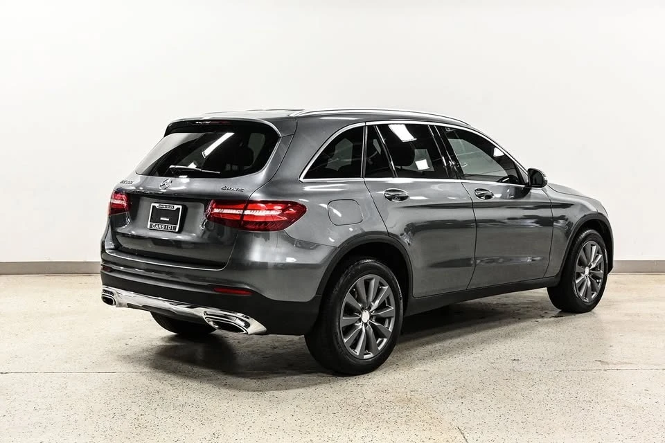 Mercedes-Benz GLC 300 * 4 MATIC * CARFAX * PANO * NAVI , снимка 4 - Автомобили и джипове - 55465332