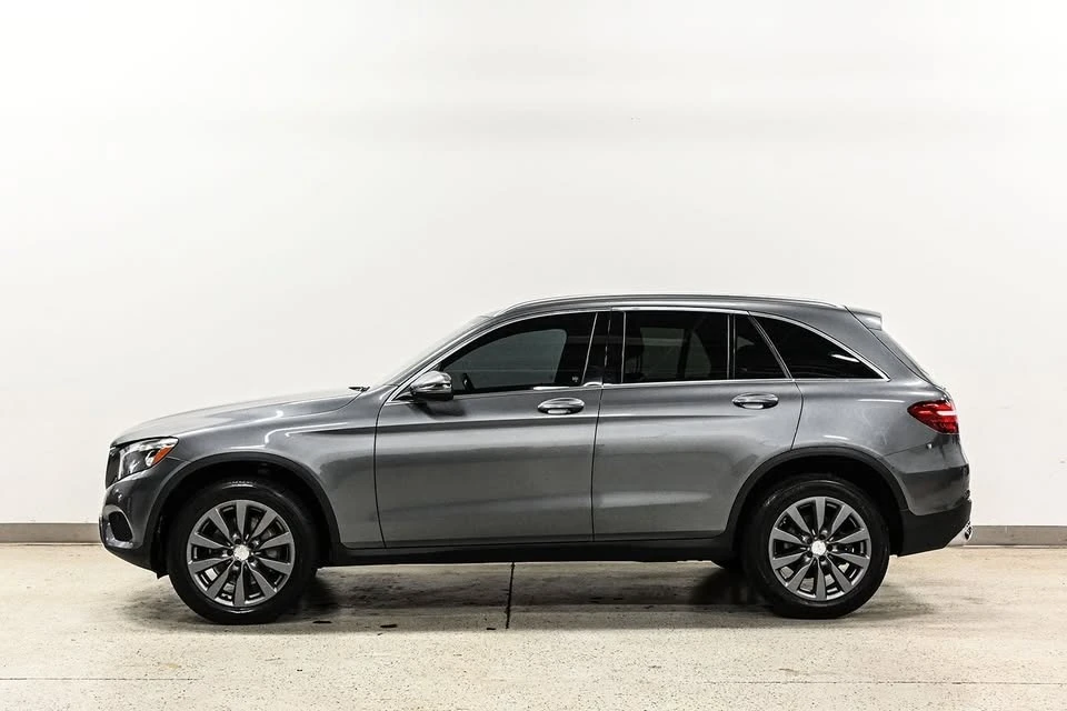 Mercedes-Benz GLC 300 * 4 MATIC * CARFAX * PANO * NAVI , снимка 2 - Автомобили и джипове - 55465332