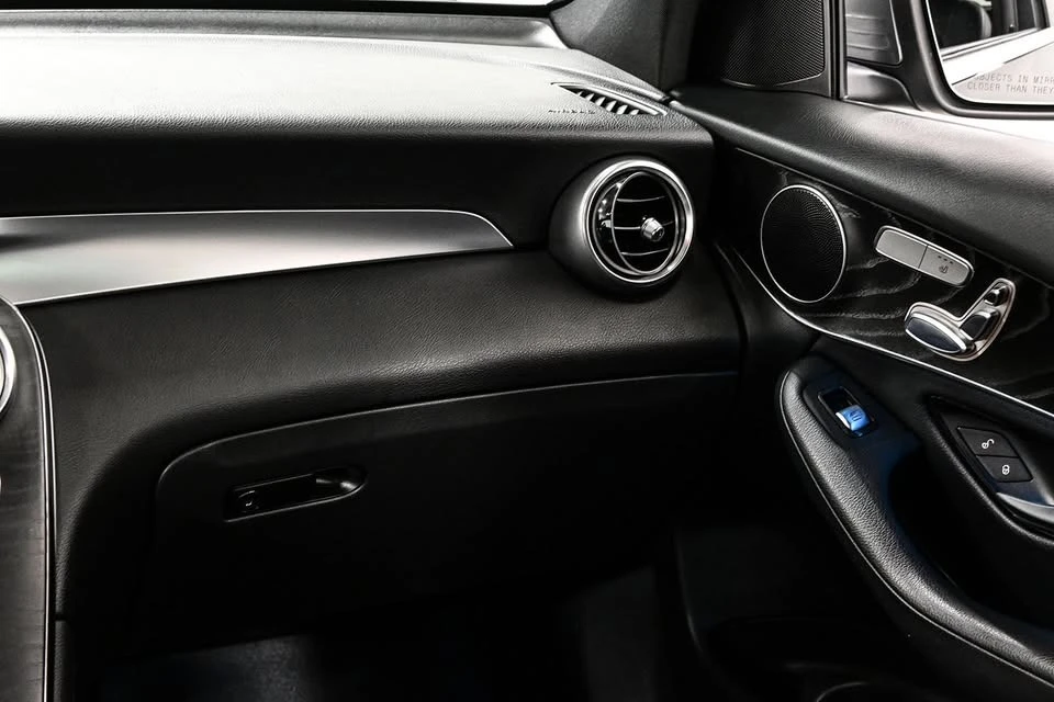 Mercedes-Benz GLC 300 * 4 MATIC * CARFAX * PANO * NAVI , снимка 7 - Автомобили и джипове - 55465332