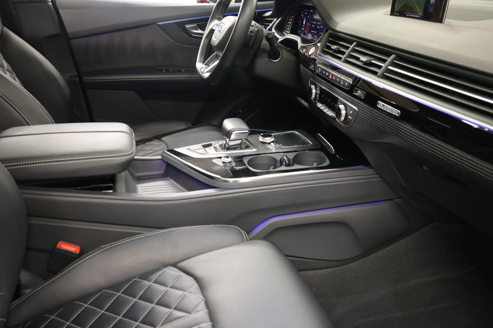 Audi SQ7 4.0 TDI V8 Quattro Panorama 6+ 1 места, снимка 12 - Автомобили и джипове - 55817605
