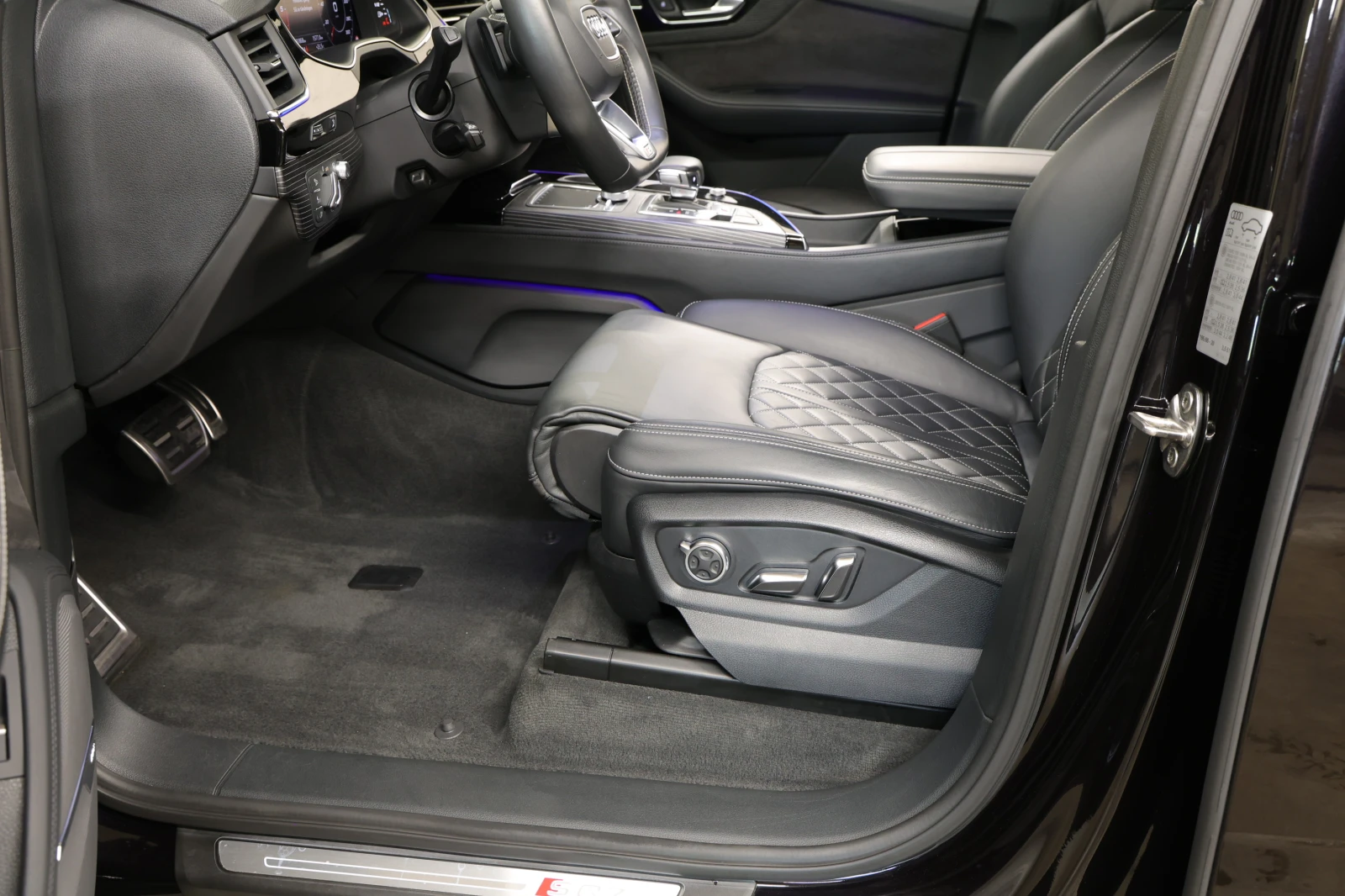 Audi SQ7 4.0 TDI V8 Quattro Panorama 6+ 1 места, снимка 5 - Автомобили и джипове - 55817605