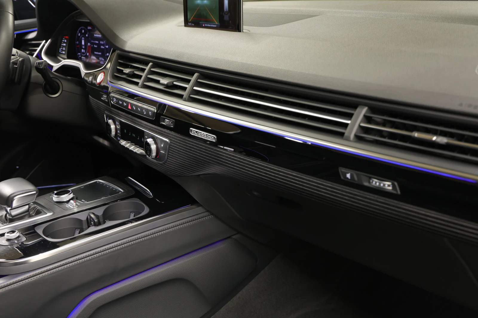 Audi SQ7 4.0 TDI V8 Quattro Panorama 6+ 1 места, снимка 11 - Автомобили и джипове - 55817605