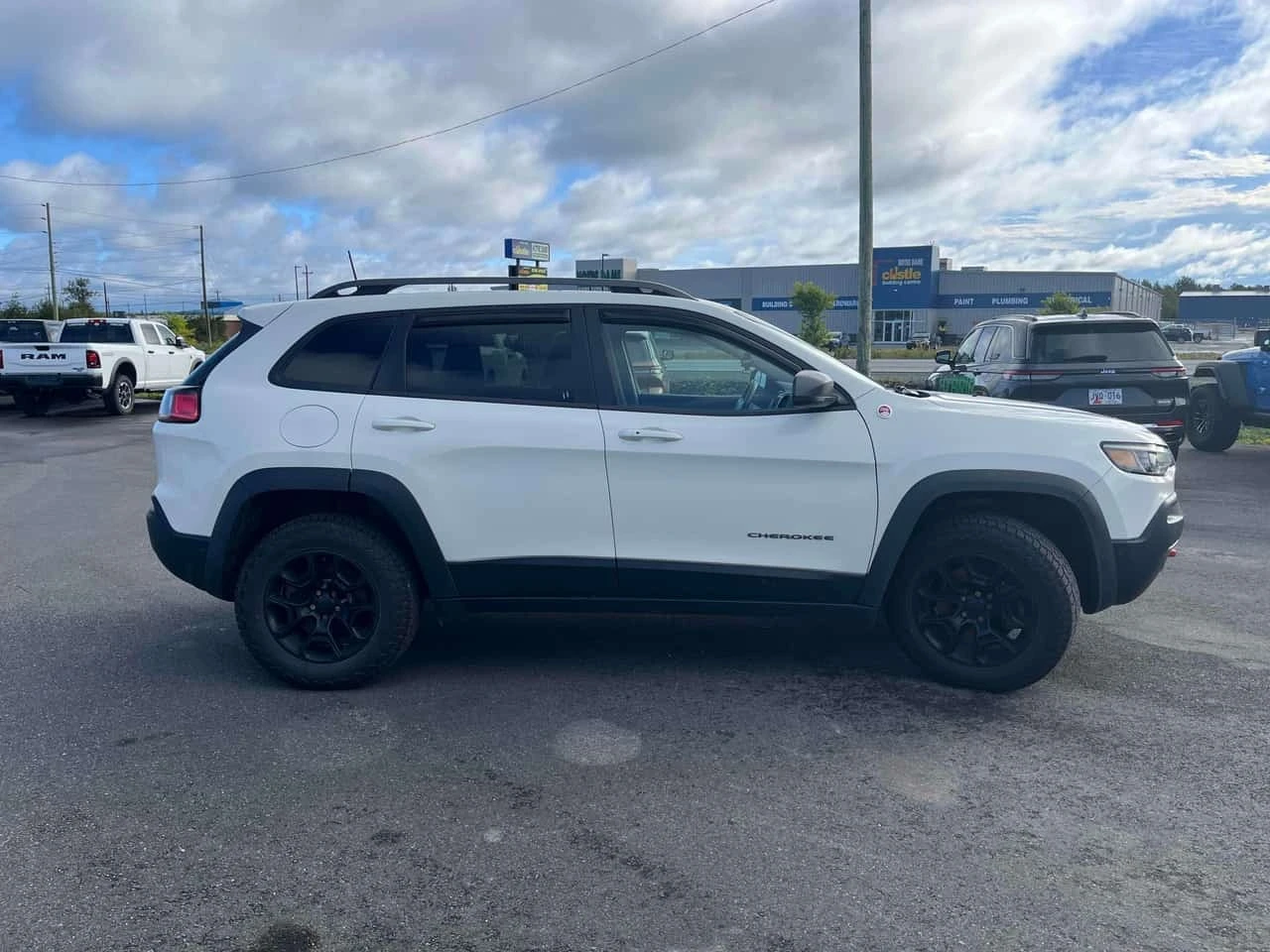 Jeep Cherokee Trailhawk Elite | CARFAX | АВТОФИНАНСИРАНЕ, снимка 4 - Автомобили и джипове - 56185821
