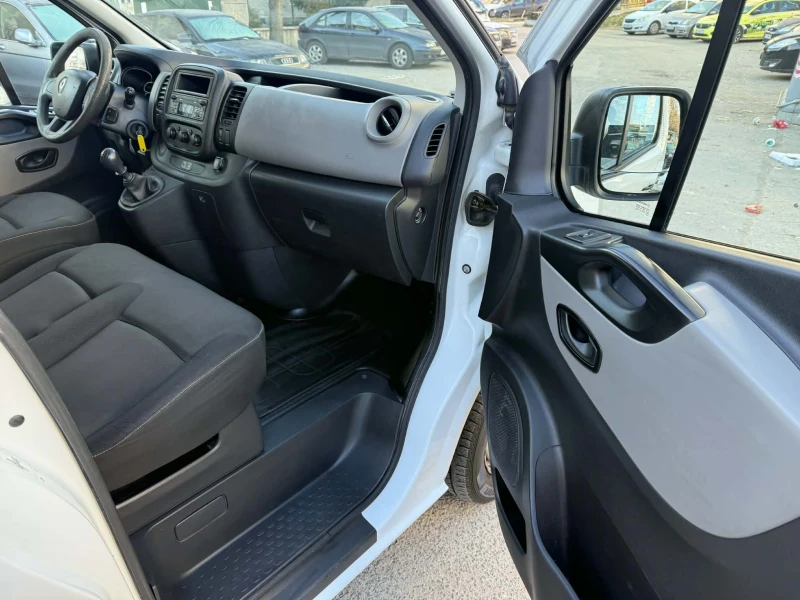 Renault Trafic, снимка 12 - Бусове и автобуси - 53316669