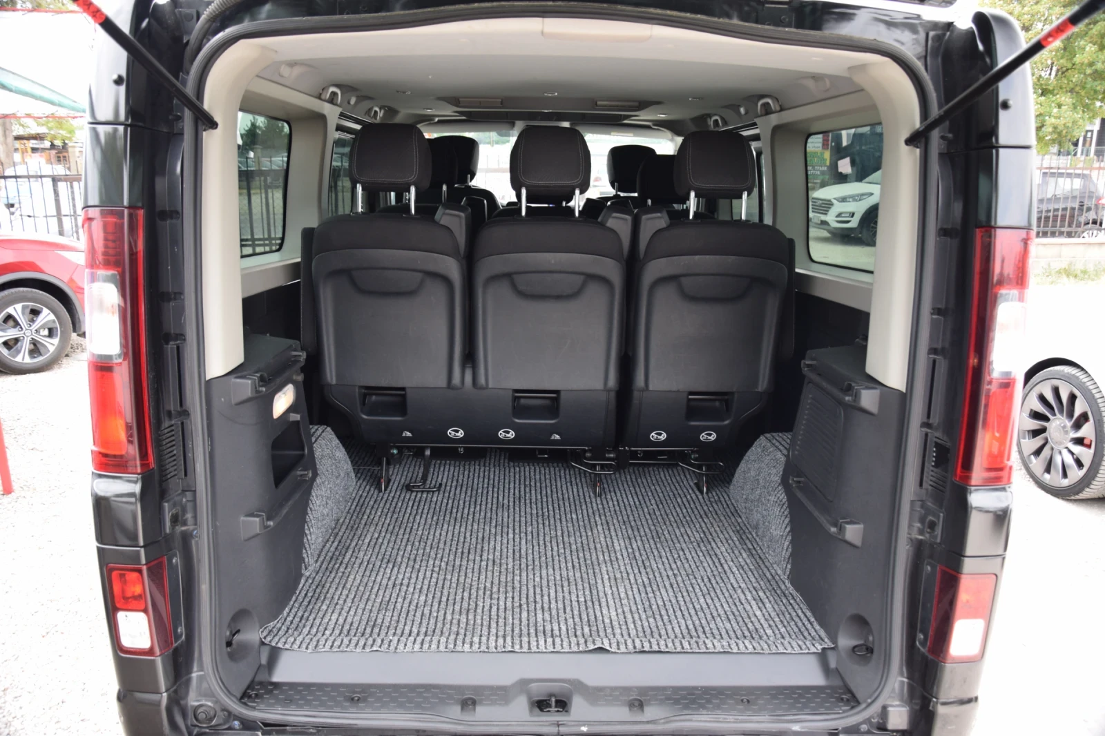 Renault Trafic 2.0DCI SPACE CLASS Automatic 8 места , снимка 10 - Бусове и автобуси - 55655884
