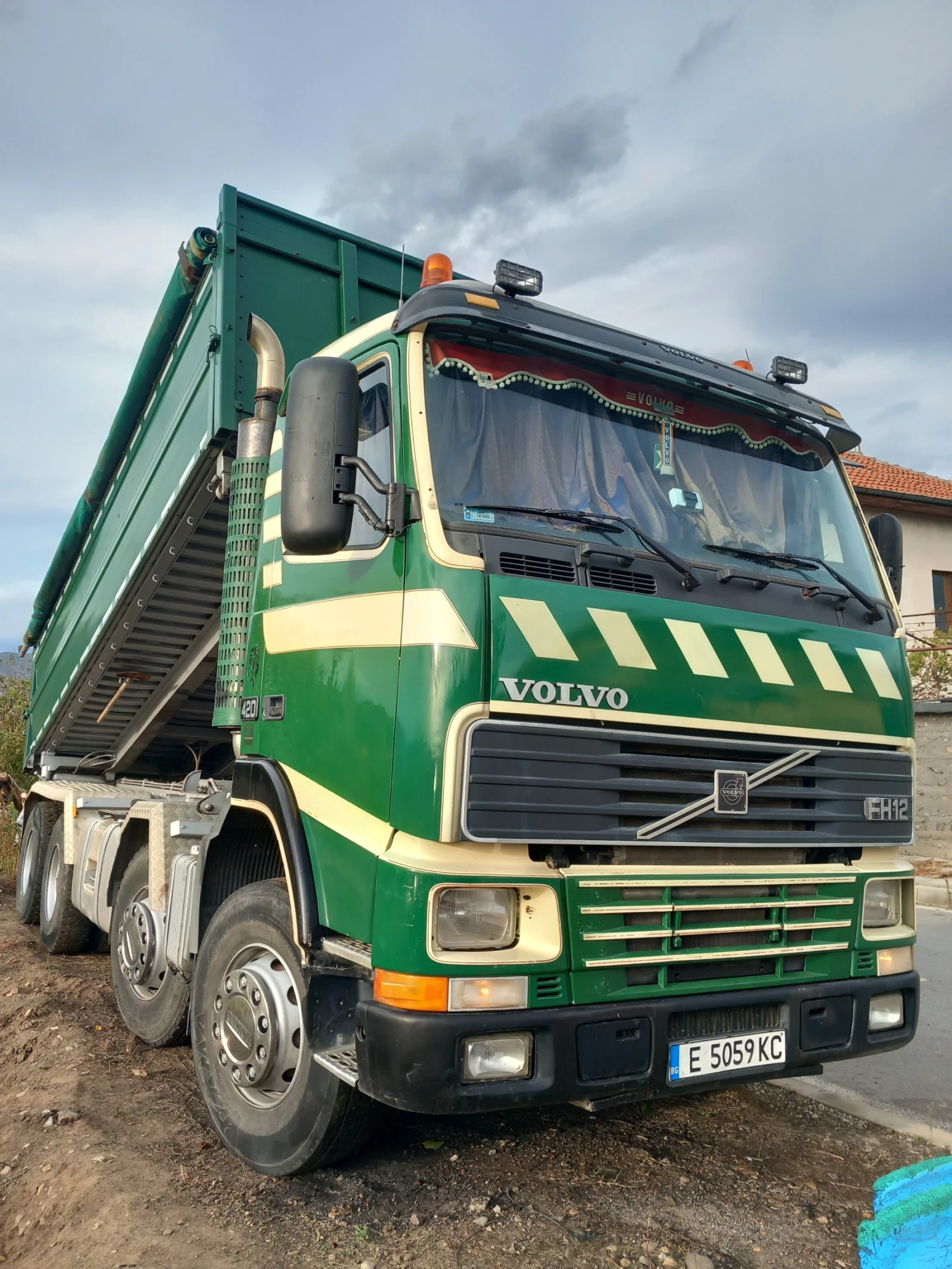 Volvo F12, снимка 3 - Камиони - 55380656