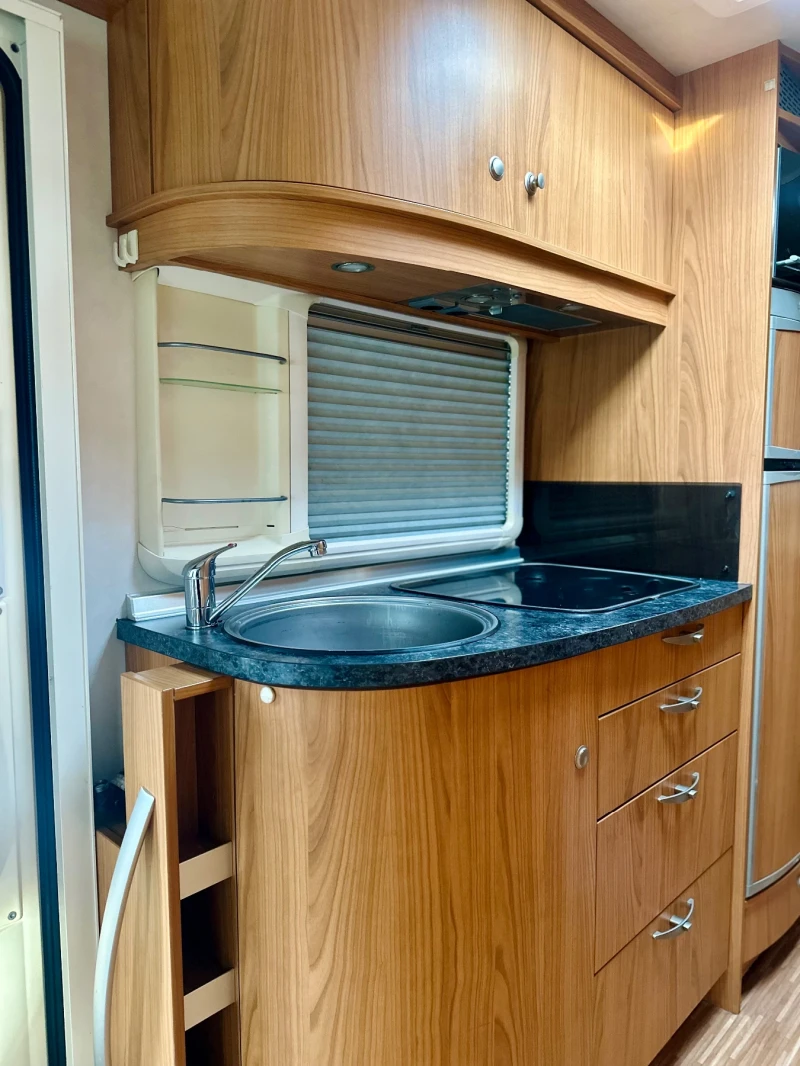 Кемпер Burstner Aviano i675, снимка 10 - Каравани и кемпери - 52613950