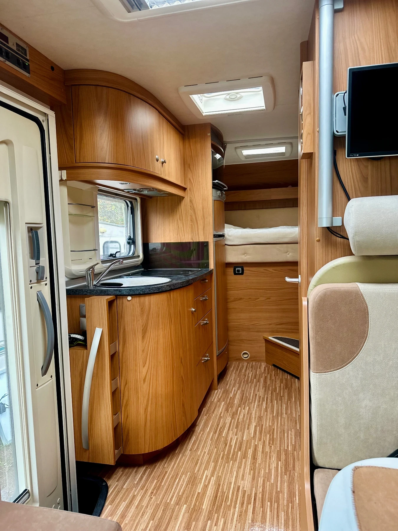 Кемпер Burstner Aviano i675 - изображение 9