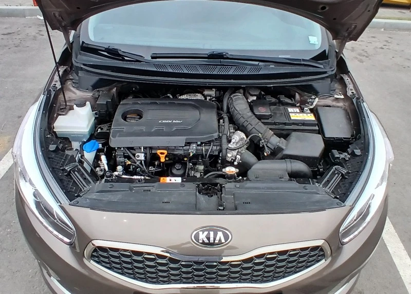 Kia Ceed CRDI, Гаранция 2025г., 136 к.с., снимка 10 - Автомобили и джипове - 45864434