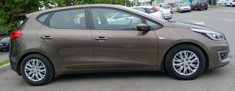 Kia Ceed CRDI, Гаранция 2025г., 136 к.с., снимка 4 - Автомобили и джипове - 45864434