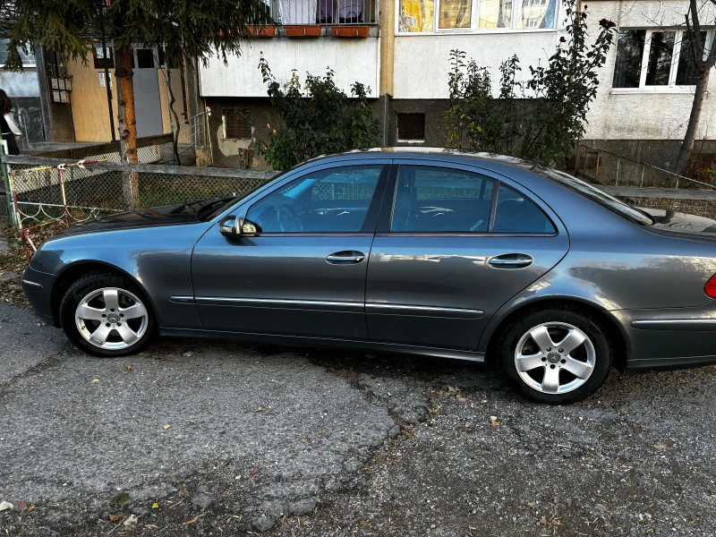 Mercedes-Benz E 350  4 MATIC, снимка 4 - Автомобили и джипове - 48101431