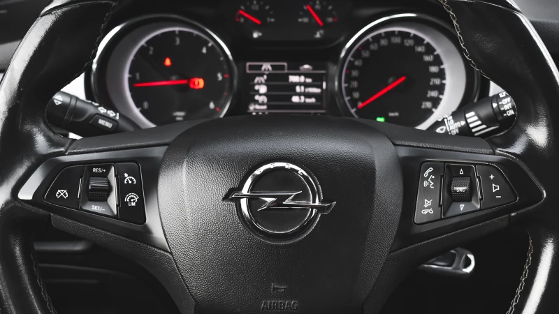 Opel Astra Sports Tourer 1.6 CDTi Bussines Premium Automatic, снимка 13 - Автомобили и джипове - 52076594