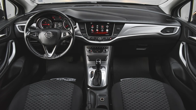 Opel Astra Sports Tourer 1.6 CDTi Bussines Premium Automatic, снимка 12 - Автомобили и джипове - 52076594