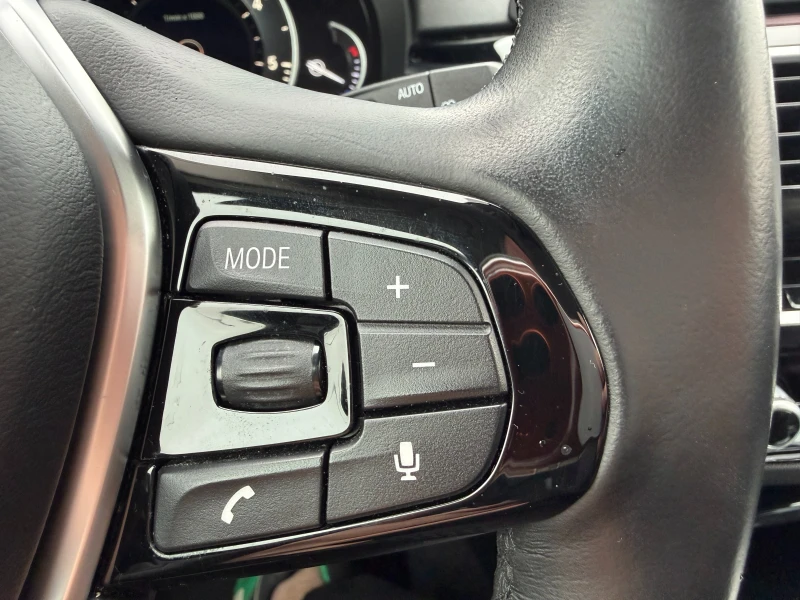 BMW 520 2.0d XDRIVE, снимка 9 - Автомобили и джипове - 53391446