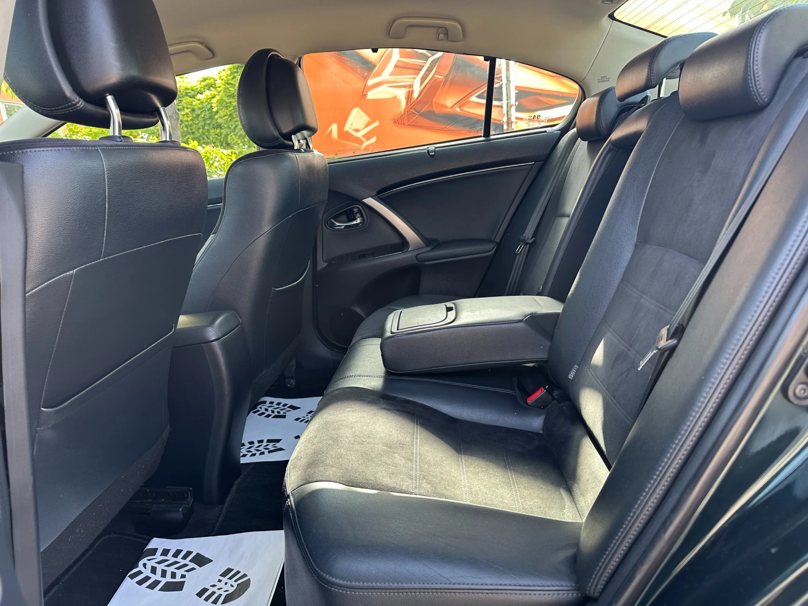 Toyota Avensis 2.2D 150кс Автомат - изображение 8