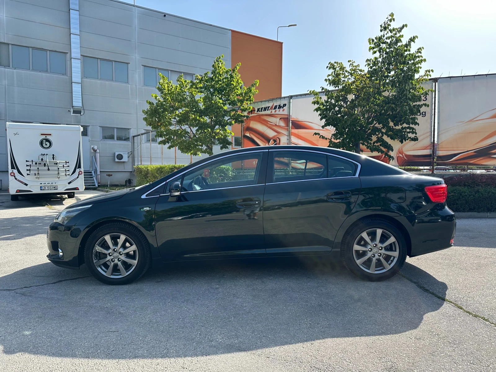 Toyota Avensis 2.2D 150кс Автомат - изображение 2